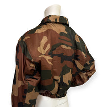 Load image into Gallery viewer, Women's Cropped Front Two Pocket Snap Quilted Padding Bomber Camouflage Jacket