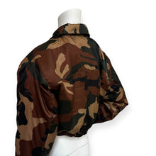 Load image into Gallery viewer, Women's Cropped Front Two Pocket Snap Quilted Padding Bomber Camouflage Jacket