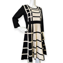 Load image into Gallery viewer, Liz Claiborne Sweater Dress