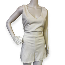 Load image into Gallery viewer, White V-NeckOpen Back Sleeveless Romper