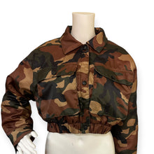 Load image into Gallery viewer, Women's Cropped Front Two Pocket Snap Quilted Padding Bomber Camouflage Jacket