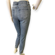 Load image into Gallery viewer, Distressed BoyFriend Jeans