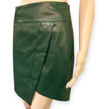 Load image into Gallery viewer, Elegant Green faux Leather Skirt