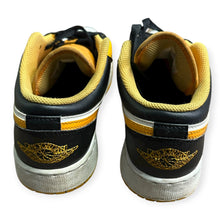 Load image into Gallery viewer, Air Jordan 1 Low &quot;Taxi&quot; sneakers