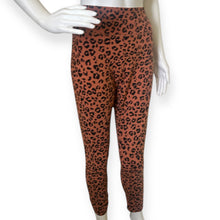 Load image into Gallery viewer, Leopard Print Women&#39;s Leggings