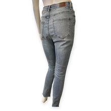 Load image into Gallery viewer, BDG Twig Super High Rise Jeans