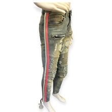 Load image into Gallery viewer, Focus Distressed Jeans