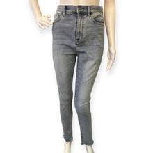 Load image into Gallery viewer, BDG Twig Super High Rise Jeans