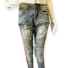 Load image into Gallery viewer, Focus Distressed Jeans