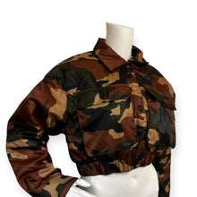 Load image into Gallery viewer, Women's Cropped Front Two Pocket Snap Quilted Padding Bomber Camouflage Jacket