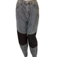Load image into Gallery viewer, Women’s Retro Two-Tone Denim Jogger Jeans