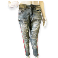 Load image into Gallery viewer, Focus Distressed Jeans