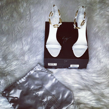 Load image into Gallery viewer, Authentic Giupeppe Zanotti Bianco Gold Link Pumps