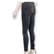 Load image into Gallery viewer, Classic Skinny Vintage Wash Levi’s Jeans