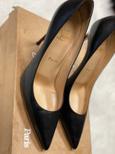 Load image into Gallery viewer, Christian Louboutin Decollete 554 100