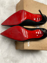 Load image into Gallery viewer, Christian Louboutin Decollete 554 100